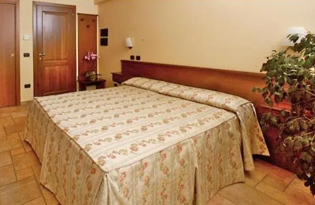 فندق Ristorante Trattoria Del Castello سيرالونغا دو ألبا