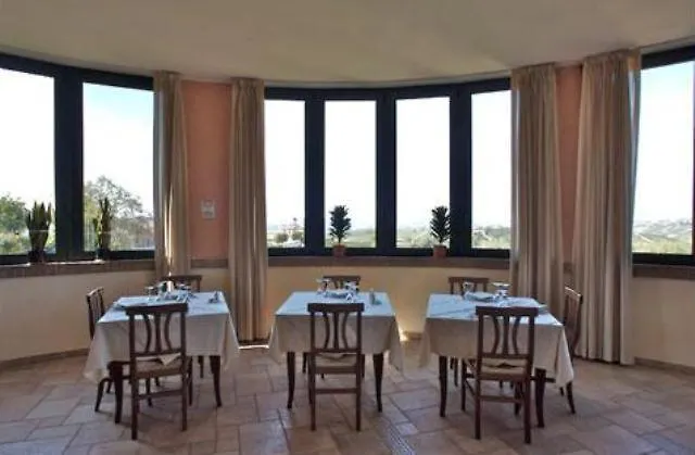 فندق Ristorante Trattoria Del Castello سيرالونغا دو ألبا
